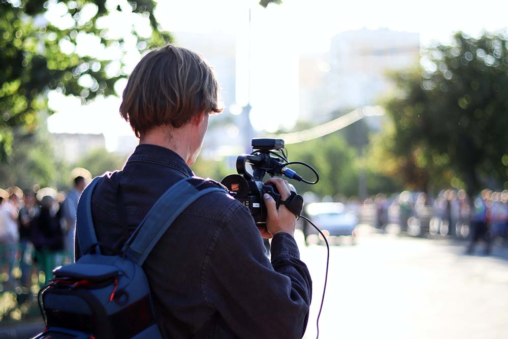 Éveiller le Journaliste en Herbe : Comment le Cours de Journalisme Scolaire de Yool Encourage la Créativité